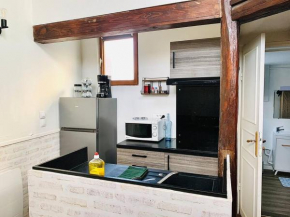 MAISON AVEC EXTÉRIEUR ET PLACE DE PARKING - WIFI